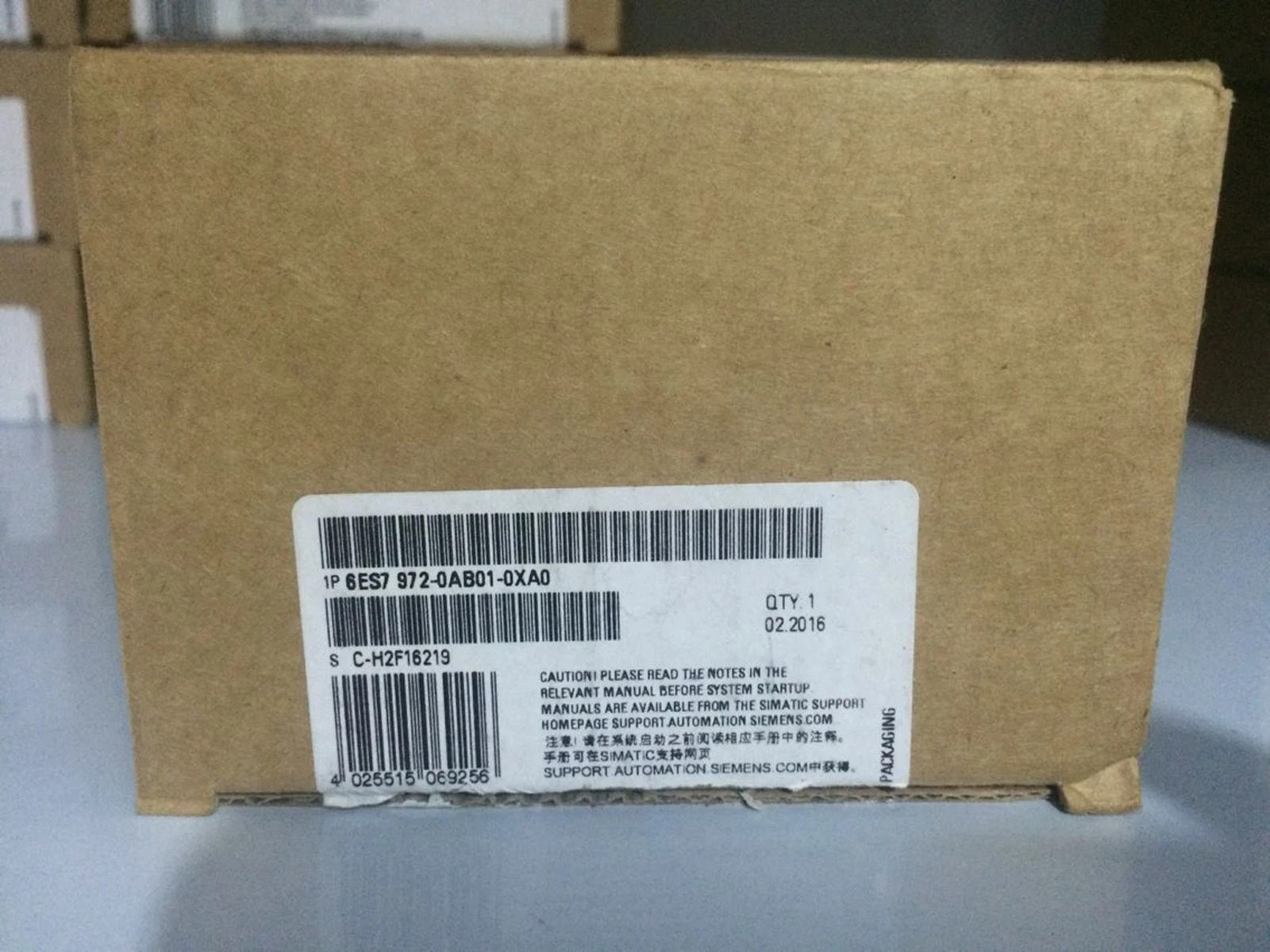 NEW SIEMENS In Box 6ES7972-0AB01-0XA0 6ES7 972-0AB01-0XA0 Free Shipping