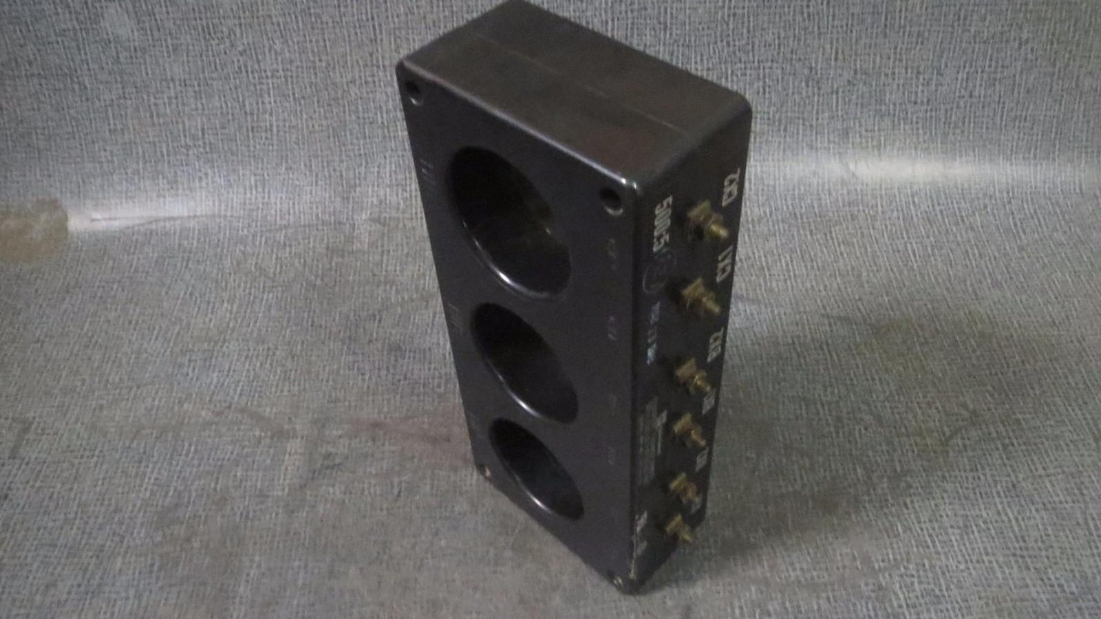 CUTLER HAMMER CURRENT TRANSFORMER 500:5A / 50-400 Hz # 2092A37H07 # 3P85-501