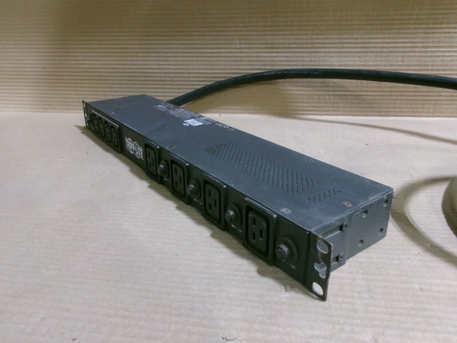 Tripp-Lite PDU1230 24A 200-240VAC Series AGIB5144 Outlet Power Distribution