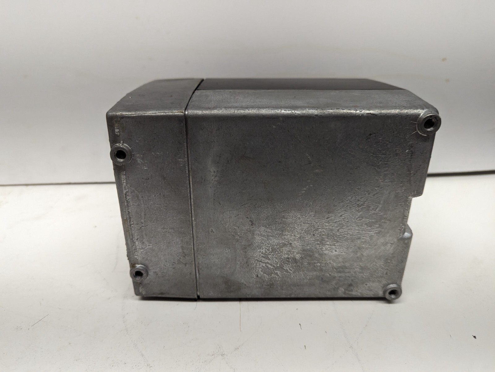 New Siemens SQM56.680R1G3 Control Valve Actuator, 400in/lbs, 90°, 110V 50Hz VAC