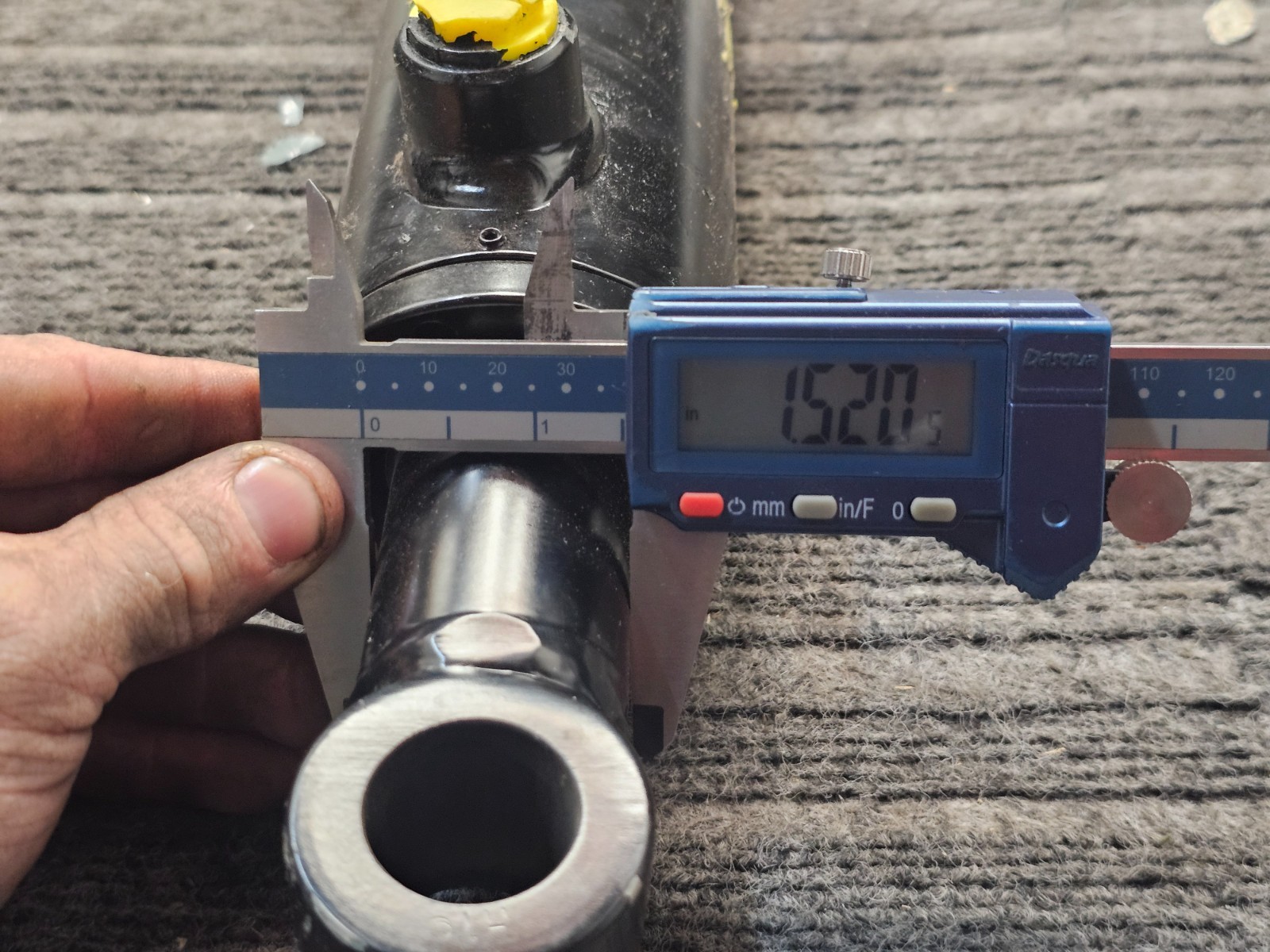 Hydraulic Welded Cylinder 2.89″ OD x 16″ Retracted x 1.52″ Rod 85510 1256445