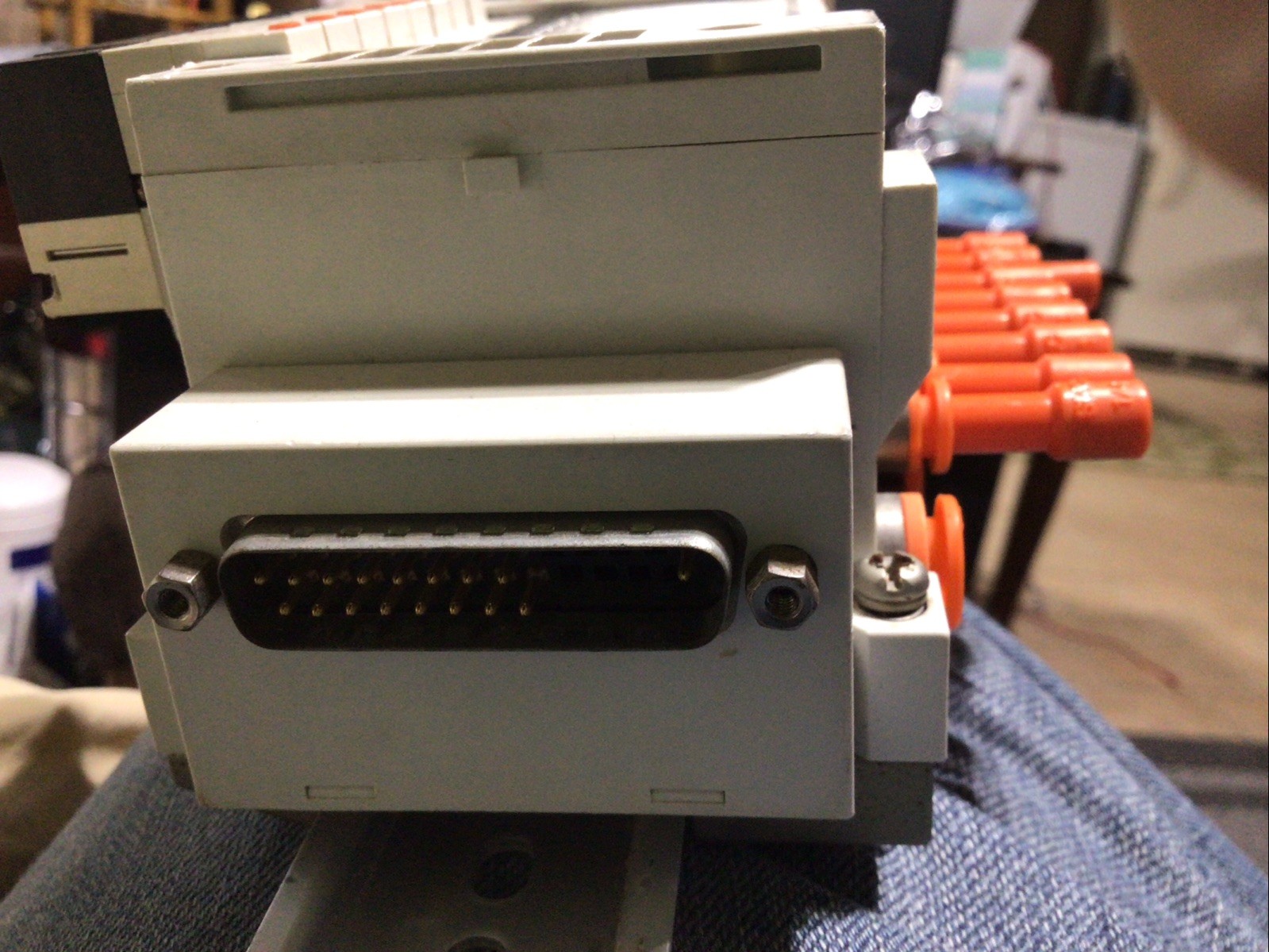 SMC VQ1101-5 Pneumatic Block Manifold 8 Valve Controller 1/4 Quick Tube Fitting