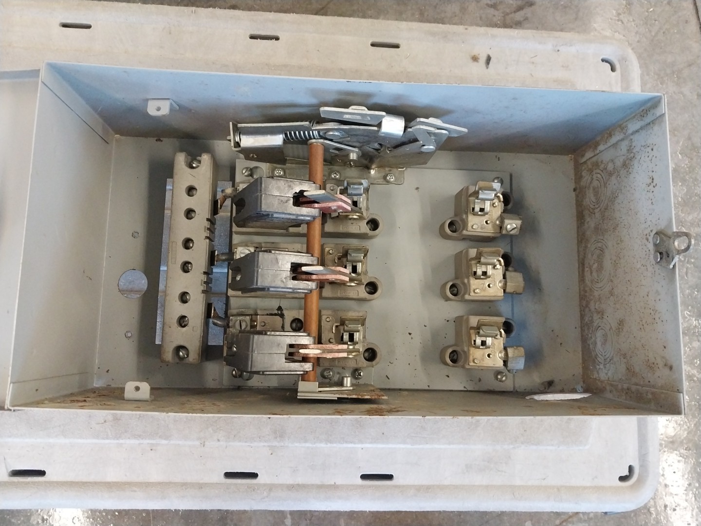 Federal Paciific Electric NO SP1132 100 Amps 240 Volts 3 Poles Fusible Switch