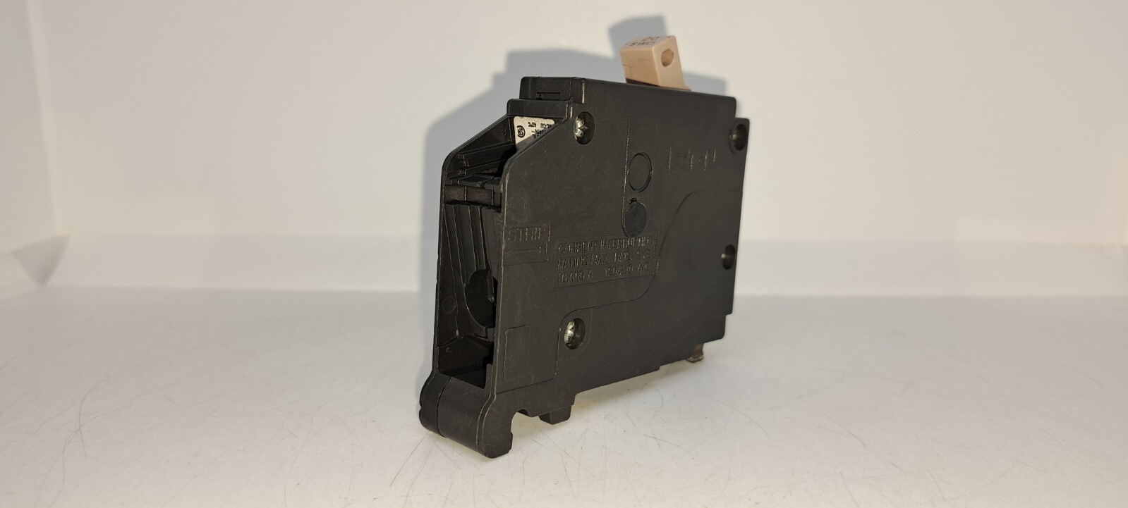 EATON Cutler Hammer CHF120 20 Amp 1 Pole Circuit Breaker with Trip Indicator
