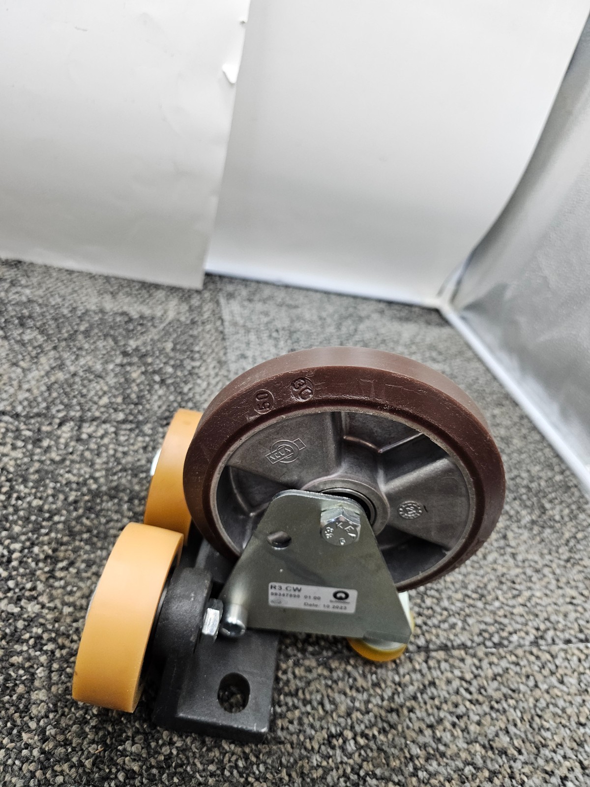 Schindler Roller Guide For Elevators 59347898 R3 CW Replacement