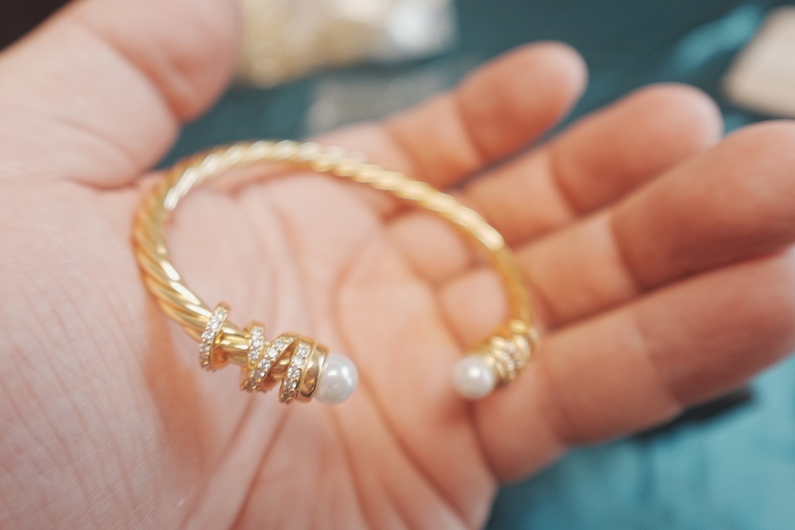 Gift&DAVlDYurman18K&GOLD.4mm Rotating Curved Pearls Head Bracelet M
