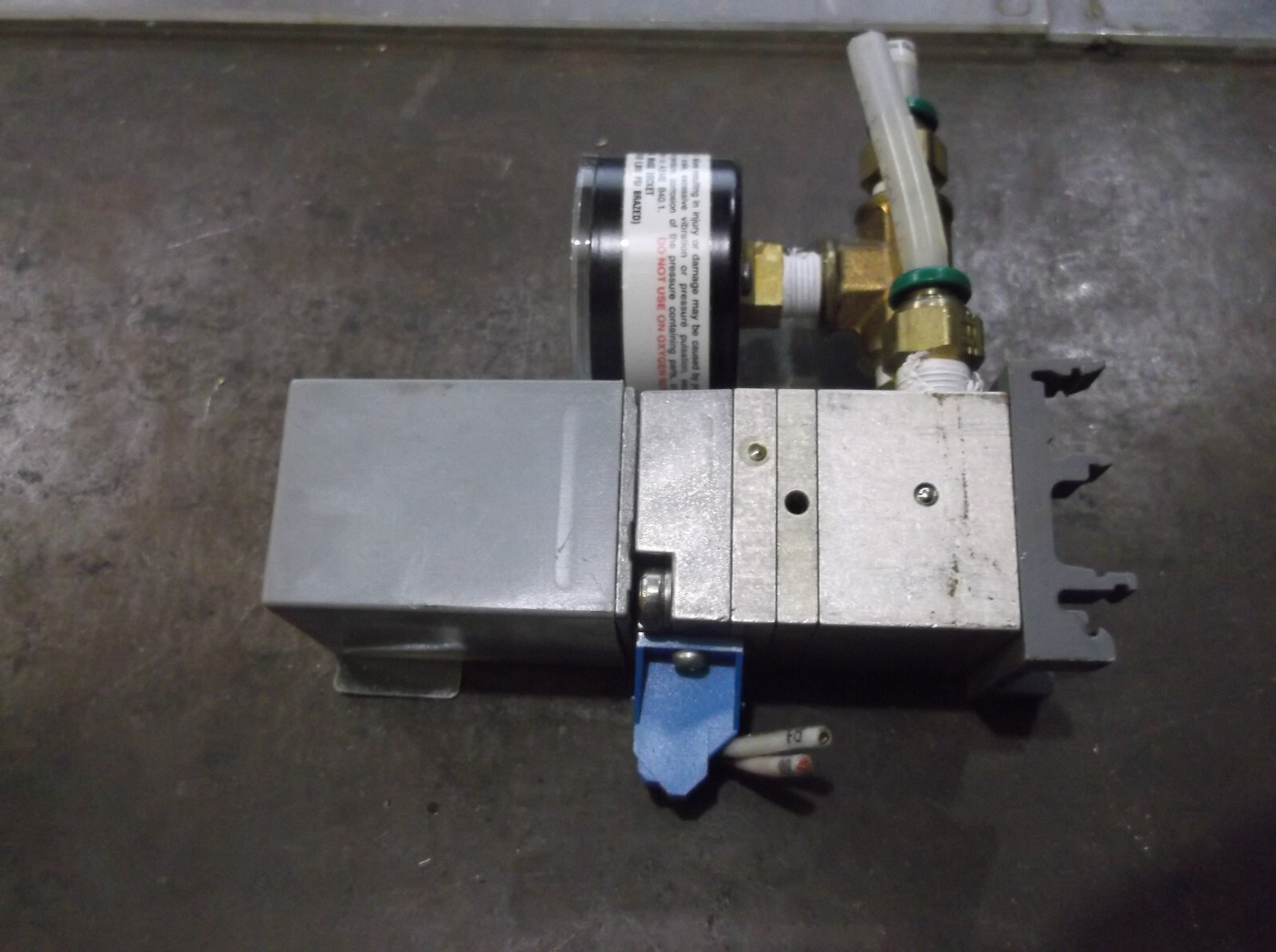 SENSYCON 22/06-65 I/P CONVERTER 20 PSI SUPPLY PRESSURE W/ GAUGE (WL92-1)