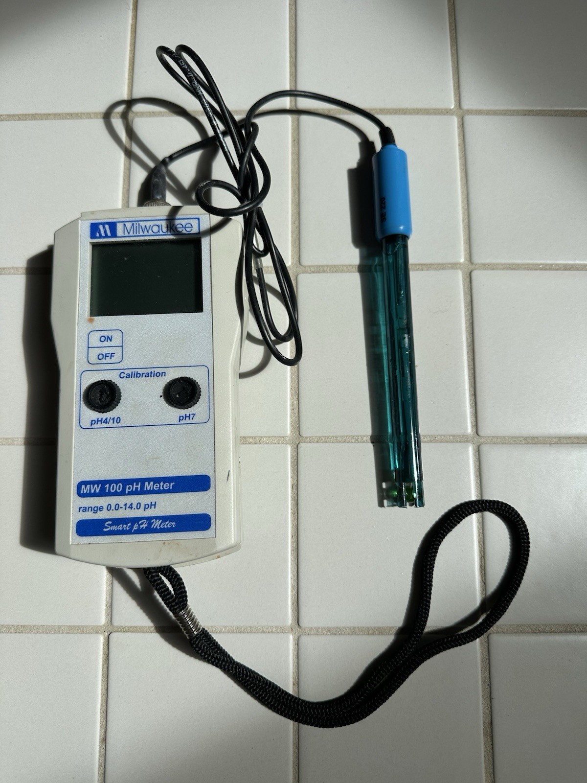 Milwaukee MW100 Digital pH Meter w/ MA911B/1 pH Electrode Probe Tested Working