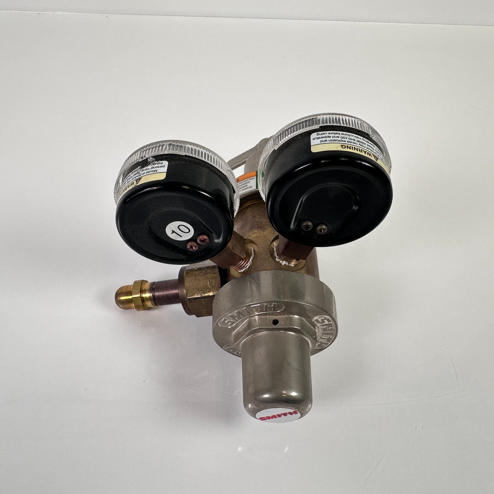 (NEW) Smith Equipment 35-125-540 Gas Regulator, Oxygen Two Stage 0.825″-14 Inlet