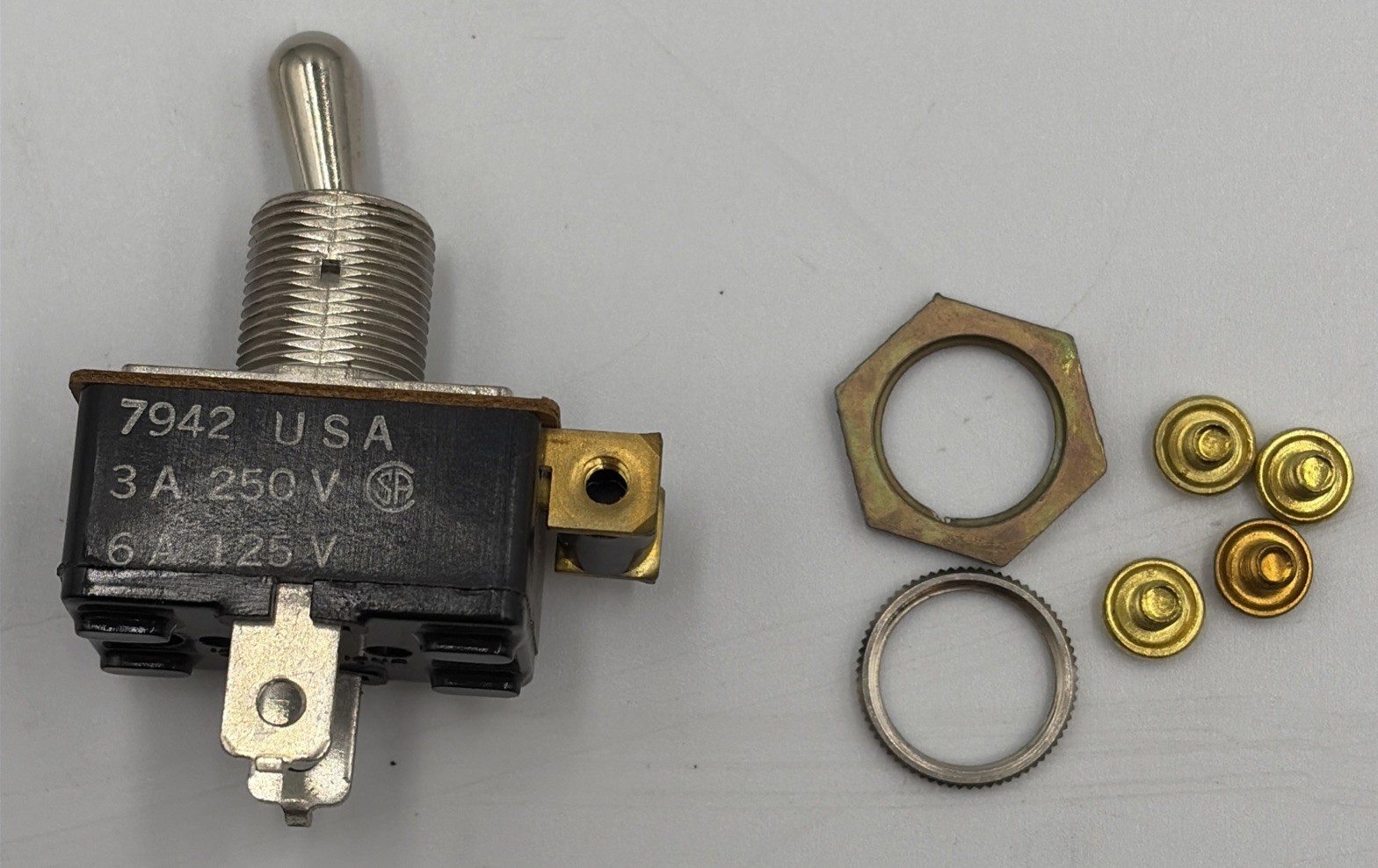 QTY 1 Cutler Hammer 8372K7 ON/OFF toggle Selector Switch 3A 250V 6A 125V NOS!
