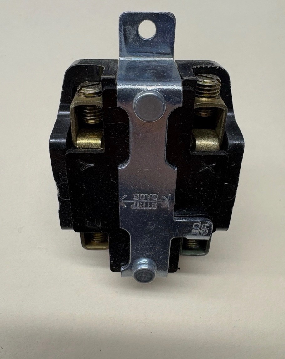 Hubbell CS8169 50A 3Phase 480V 3Pole 4Wire Grounding Non-NEMA Locking Receptacle