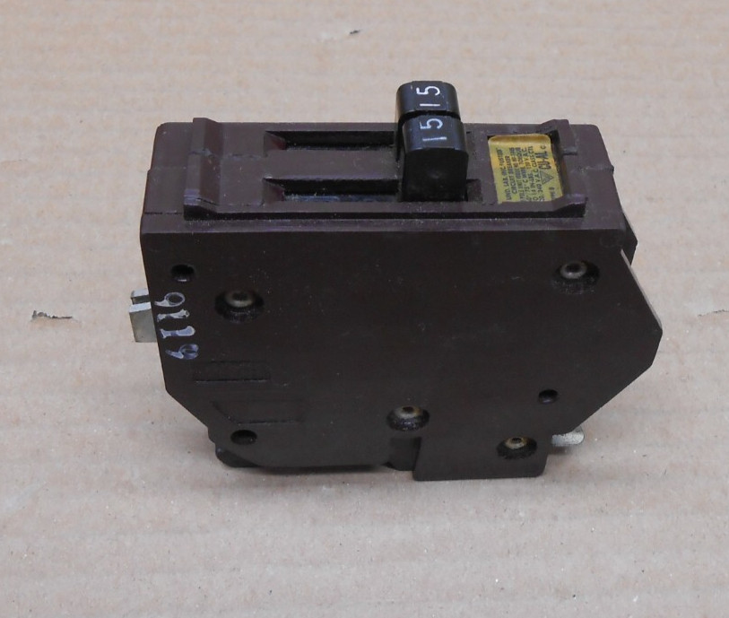 WADSWORTH B1515 TWIN TANDEM CIRCUIT BREAKER 15/15 AMP METAL FOOT CLIPS (2 AVAIL)