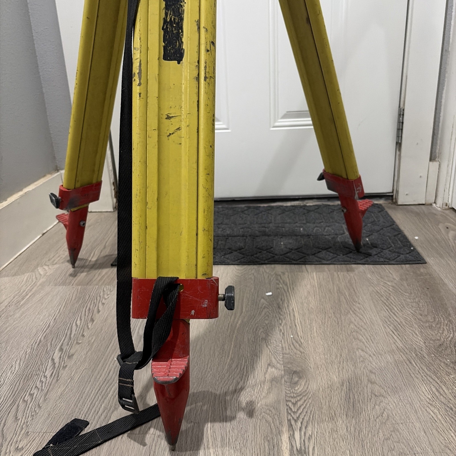 Leica GST120-9 Wooden Heavy Duty Tripod