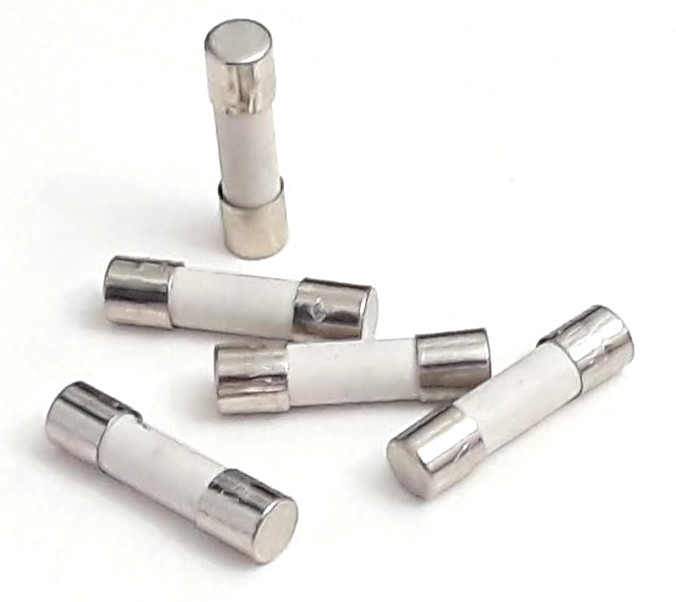 SET OF 5 T 15A 250V P T15A SLOW BLOW CERAMIC LF LITTELFUSE FUSES T15A250V P