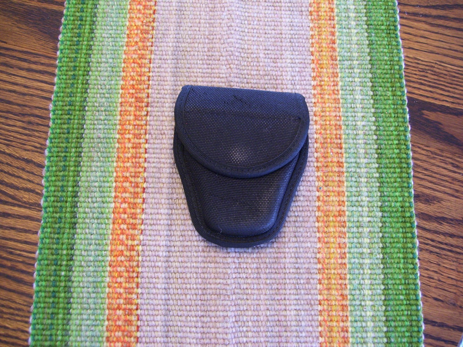 Bianchi AccuMold Sz 1 Blk Nylon Hidden Snap Covered Handcuff Case Holder Holster