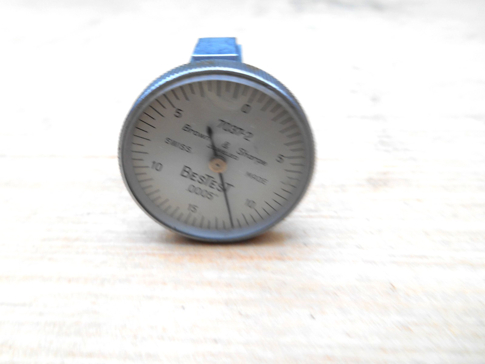 Brown & Sharpe 7037-2 Vertical BesTest Dial Test Indicator .0005 gr swiss made