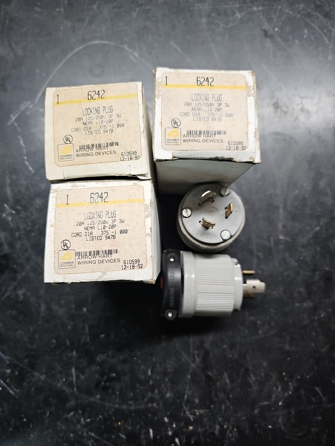 Lot 5 ARROW-HART 6242 LOCKING PLUG 20A 125/250V 3P 3W GRD NEMA L-10-20P