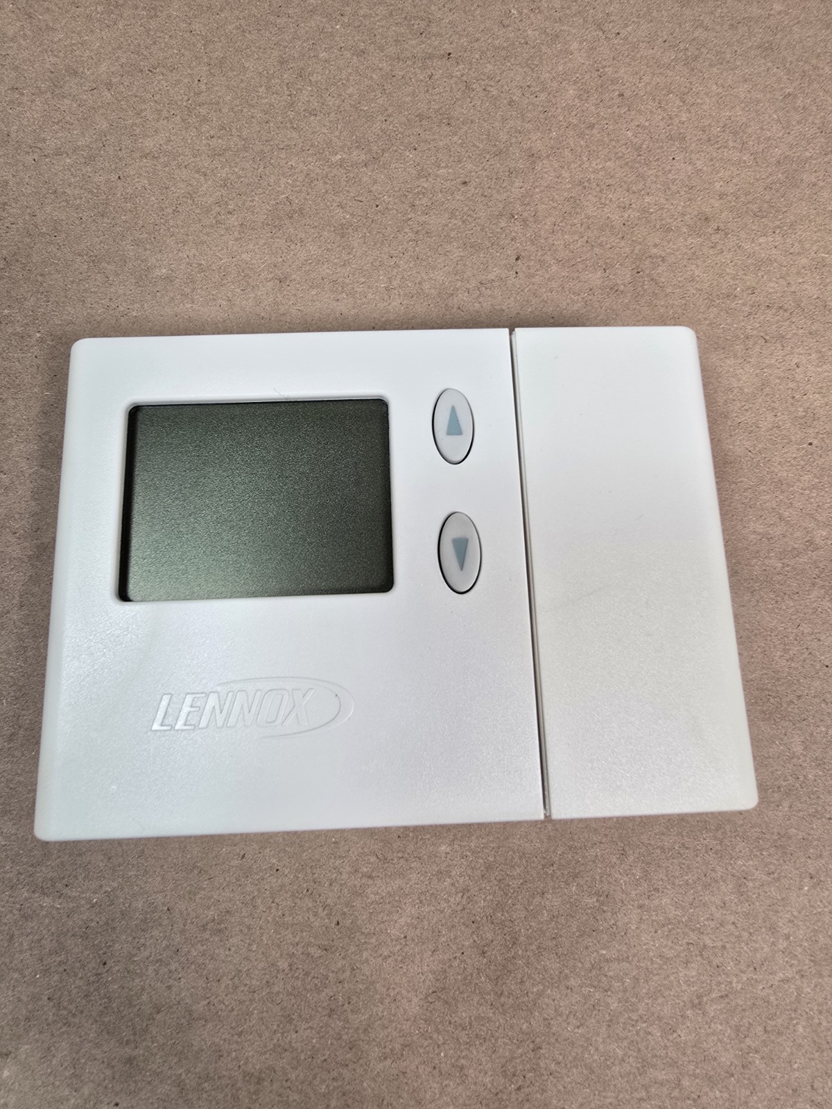 LENNOX 51M33 NON-PROGRAMMABLE, HEAT PUMP, 2H/1C, THERMOSTAT White Pre-owned