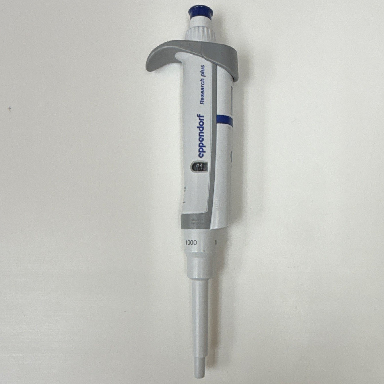 Eppendorf Research plus Single Channel Adjustable Micropipette Pipettor P1000
