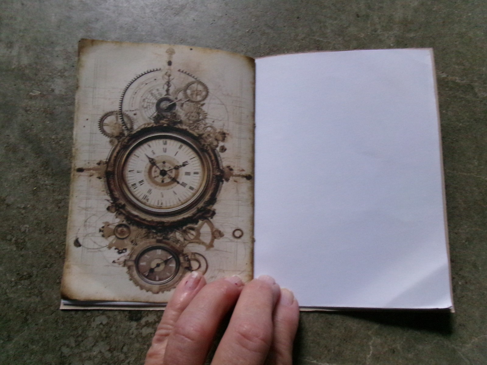 JUNK JOURNAL APPROX. 36 PAGES SIZE APPROX. 4″ X 6″ LOTS OF JOURNALING PLACES Q