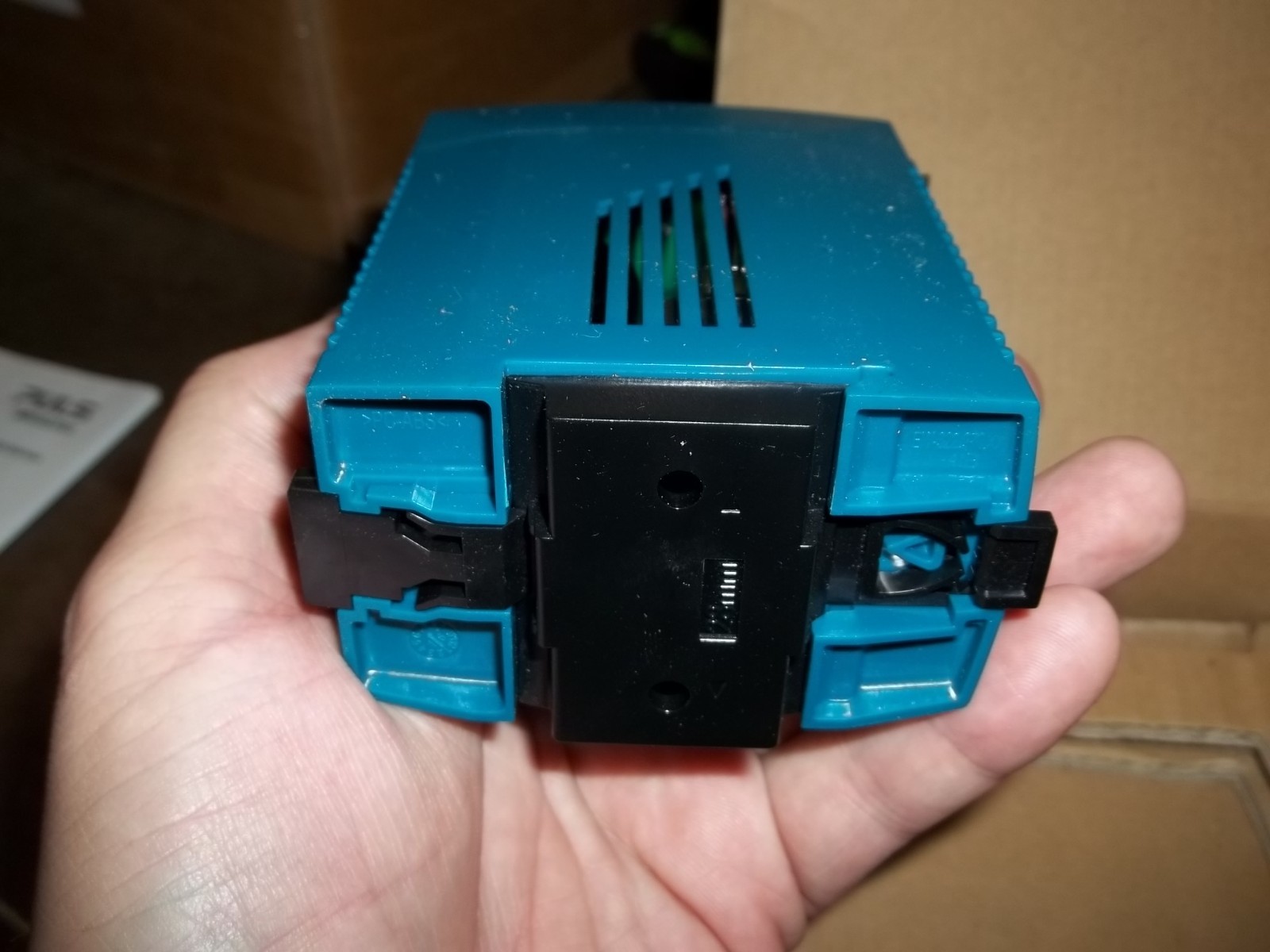 NIB PULS ML50.100 POWER SUPPLY 100-240 VAC (WL64-1)