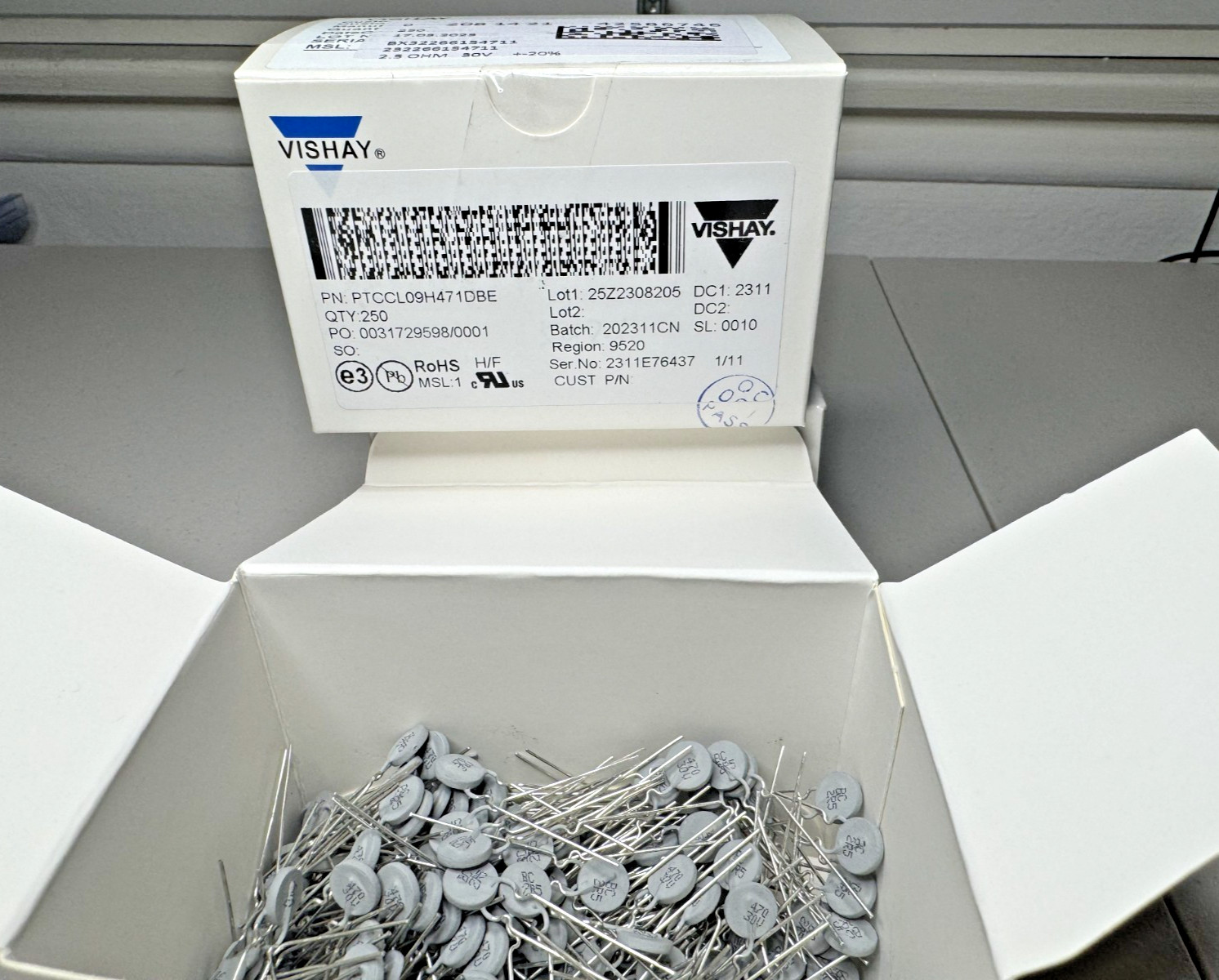 250 PCS PTCCL09H471DBE VISHAY PTC Thermistor 30V 2.5 Ohm R25 Dm=8.5mm Int 470mA