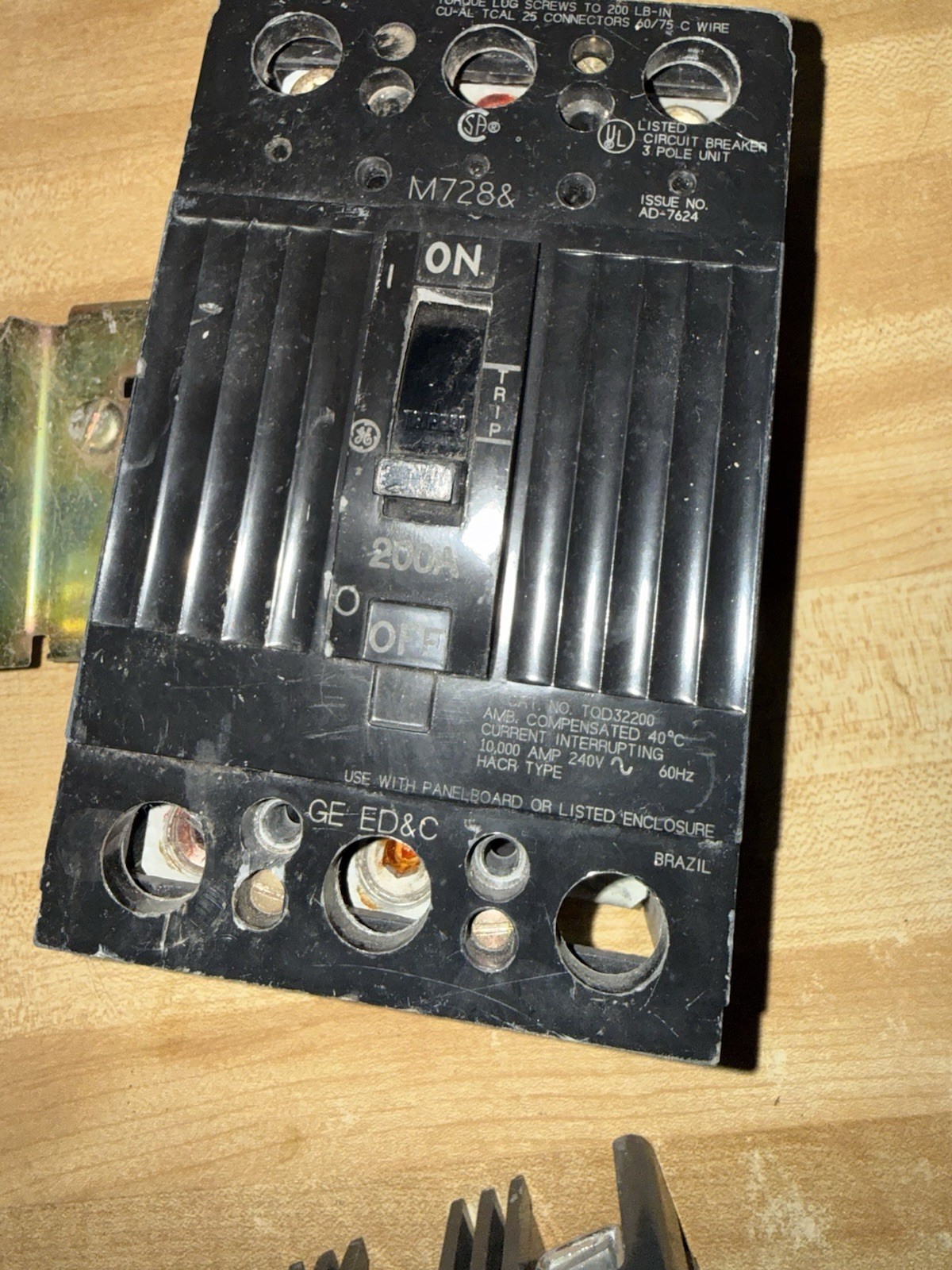 GE TQD32200 200A 240V 3-Pole Circuit Breaker w/ Trip Indicator