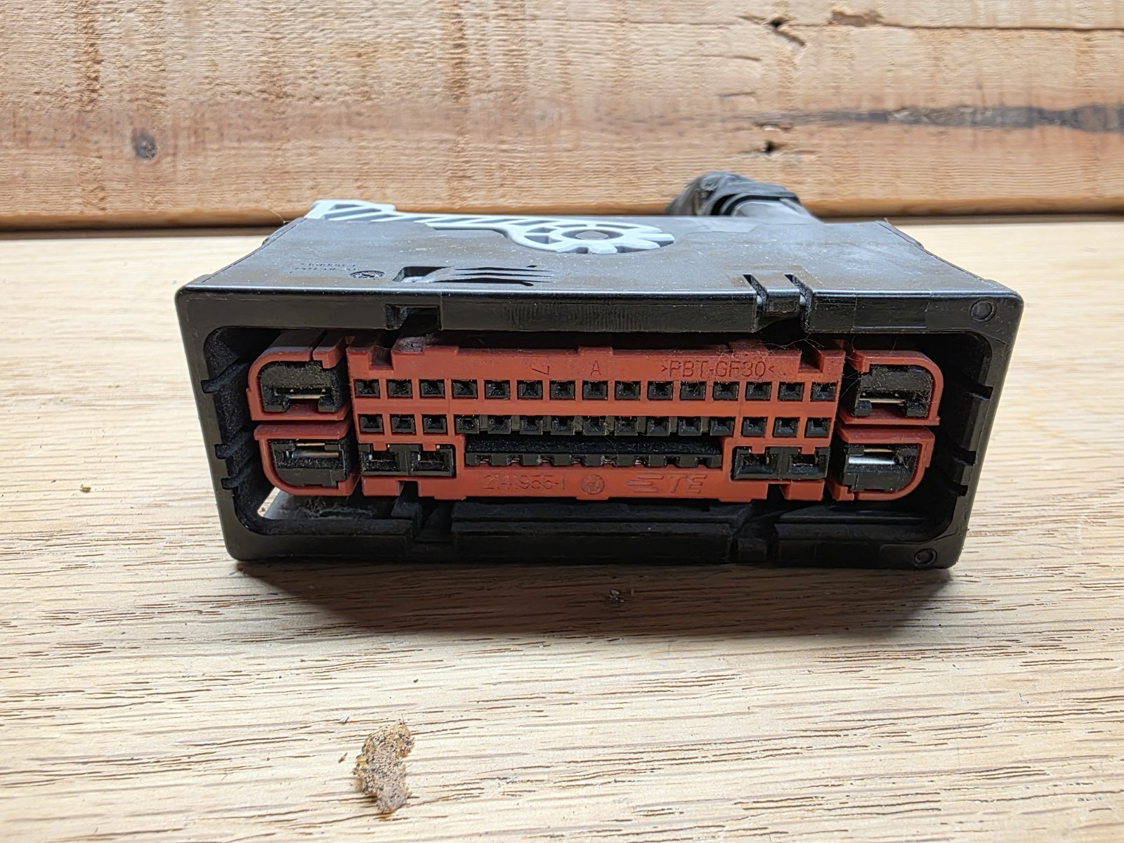 CET4607 TE 46 Pin Connector PBT-GF30 2141955-1 TE Pigtail Harness Main
