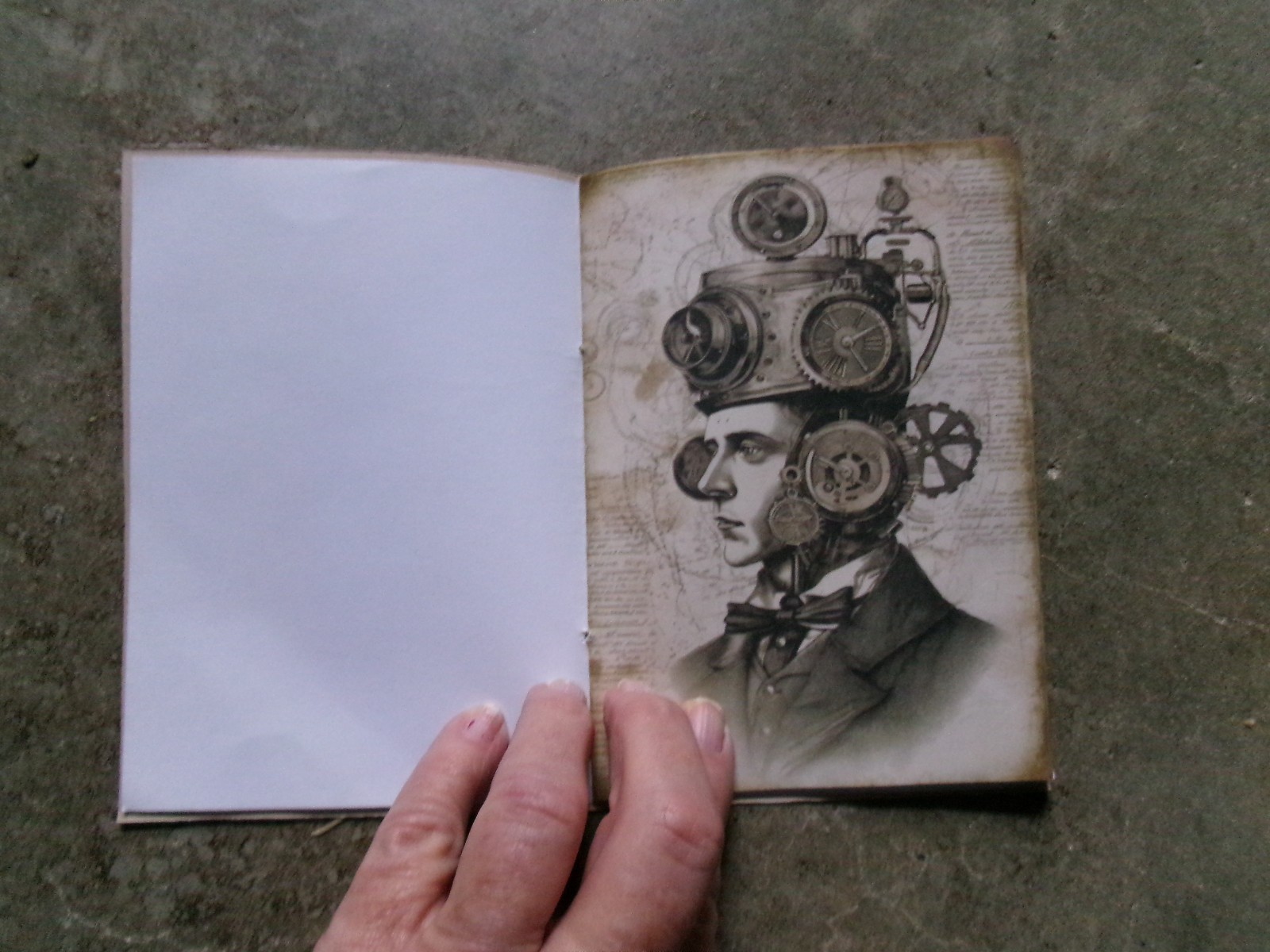 JUNK JOURNAL APPROX. 36 PAGES SIZE APPROX. 4″ X 6″ LOTS OF JOURNALING PLACES Q