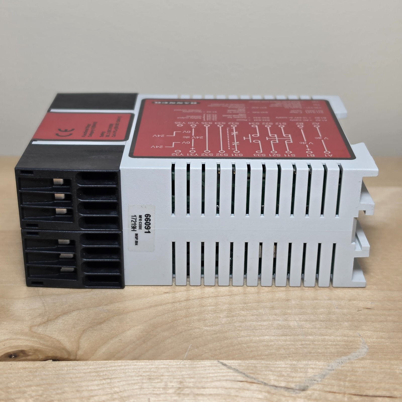 Banner ES-UA-5A Emergency Stop Safety Relay 115VAC 12-24VDC