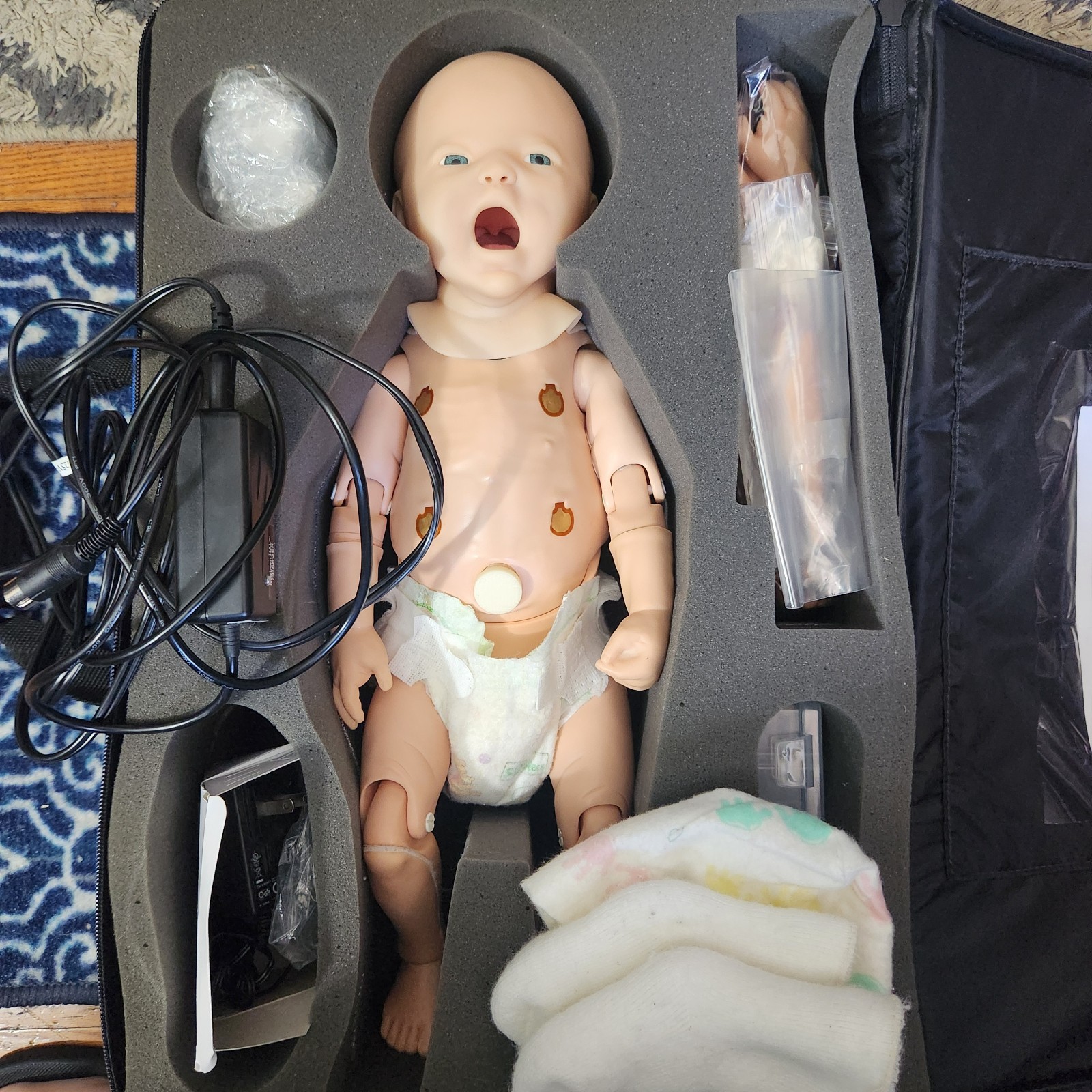 *Pre-owned *Gaumard Newborn HAL S3010 Tetherless Simulator Manikin and Case