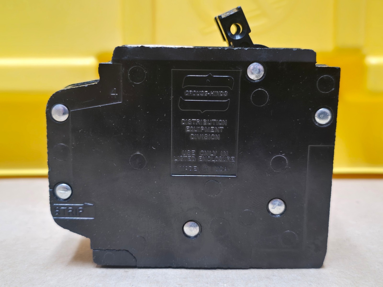 CROUSE HINDS CIRCUIT BREAKERS 20 AMP 2 POLE 120/240 VAC MH220