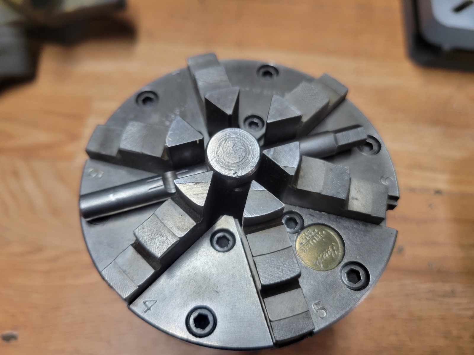 BUCK CHUCK 4″ 6 JAW CHUCK W/ 5MT SHANK