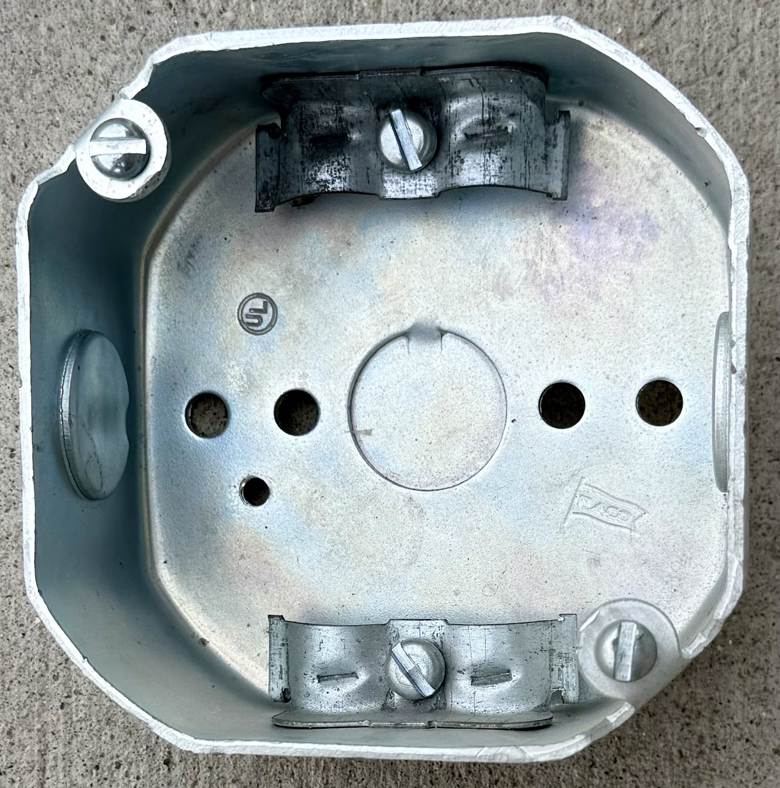 RACO 146 Octagon Electrical Box, 15.5 Cu In, 54141-L, 2 Gangs, Galvanized 4 Inch