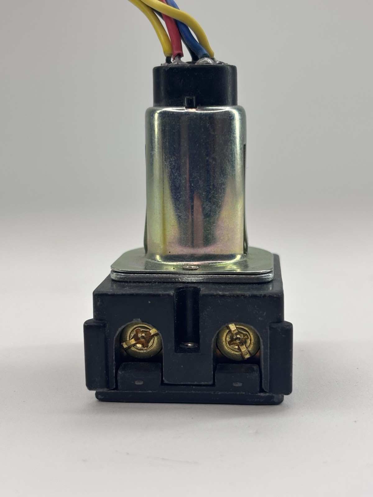 GE RR9 Lighting Relay W/ ISOLATED PILOT 24 VAC COIL 125/277 VAC 30 AMP UL Listed