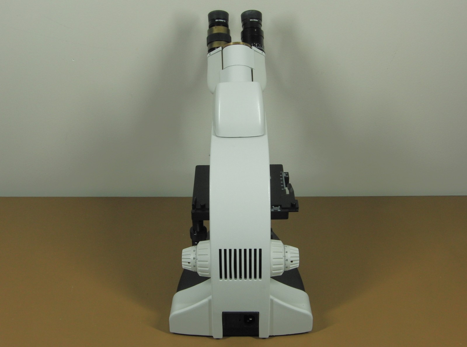 Leica DME 13595xxx Microscope with (4) HI PLAN Objectives 4x/10x/40x/100x