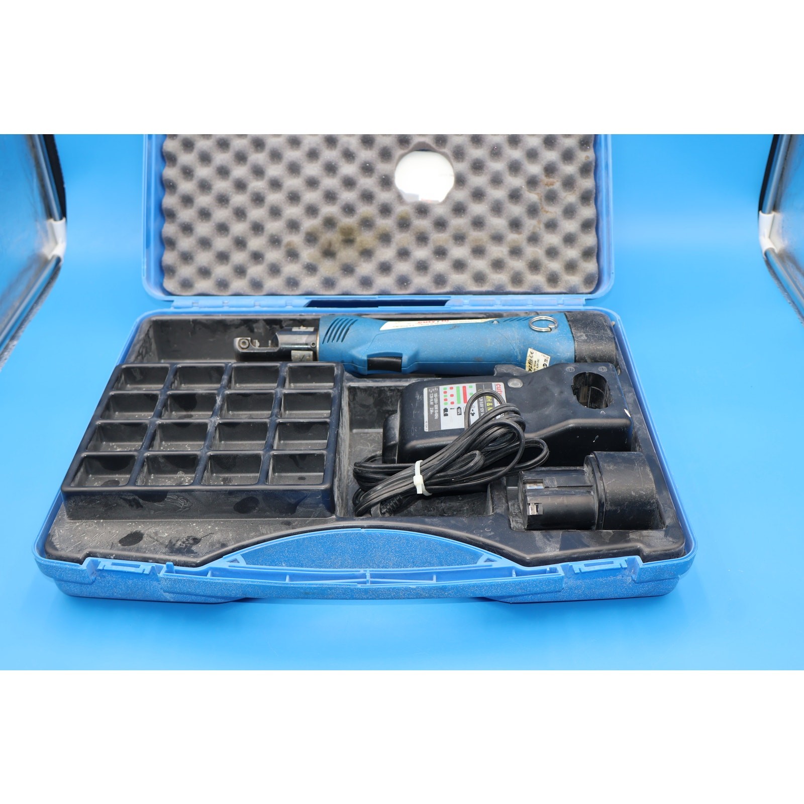 Klauke Cutyfil Cordless Cablofil Cable Tray Cutter w/ Batteries & Case