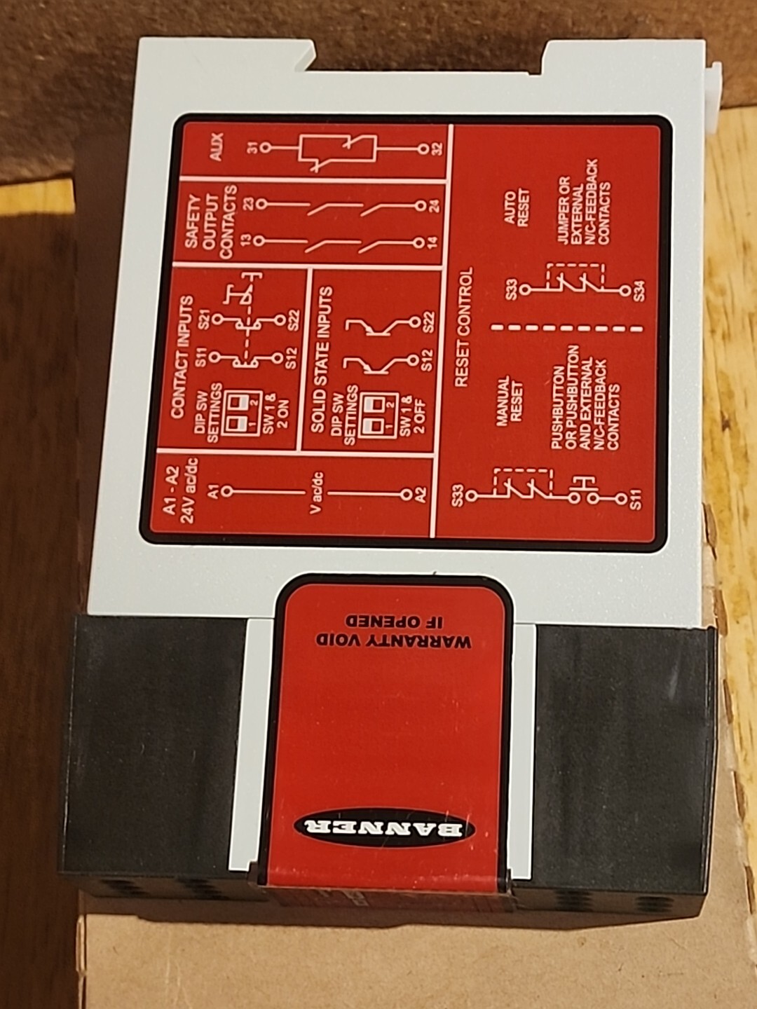 New Banner UM-FA-11A Universal Input Safety Relay Module, Ships From U.S.A