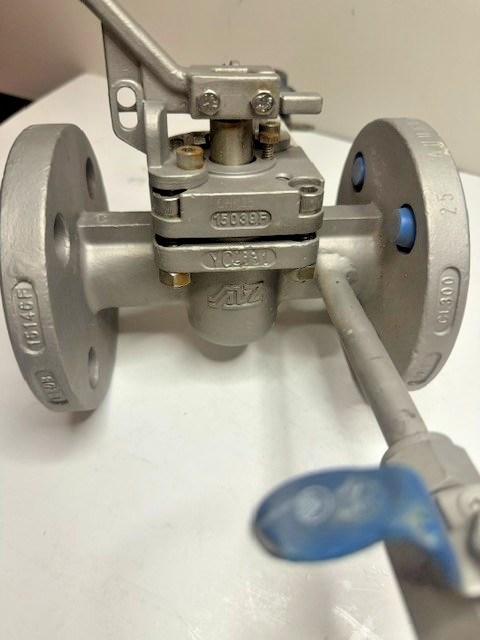 AZ 1″ Valve with 1/2″ Flush lines AHU605-1 Flanged 150 Pounds NEW