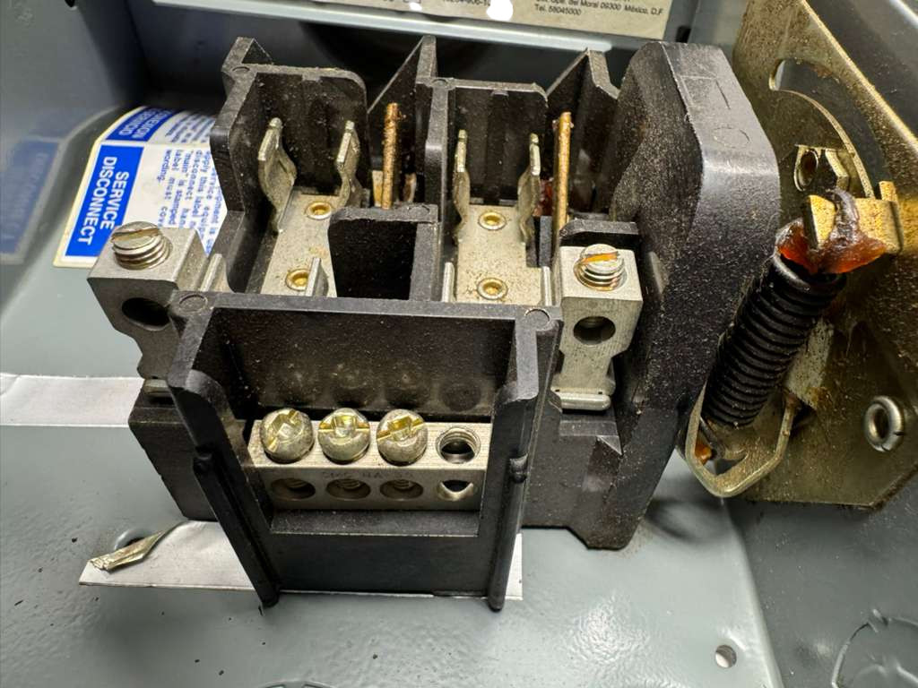 Square D D221NRB General Duty Safety Switch Series E3, 30A, 240VAC *Please Read*