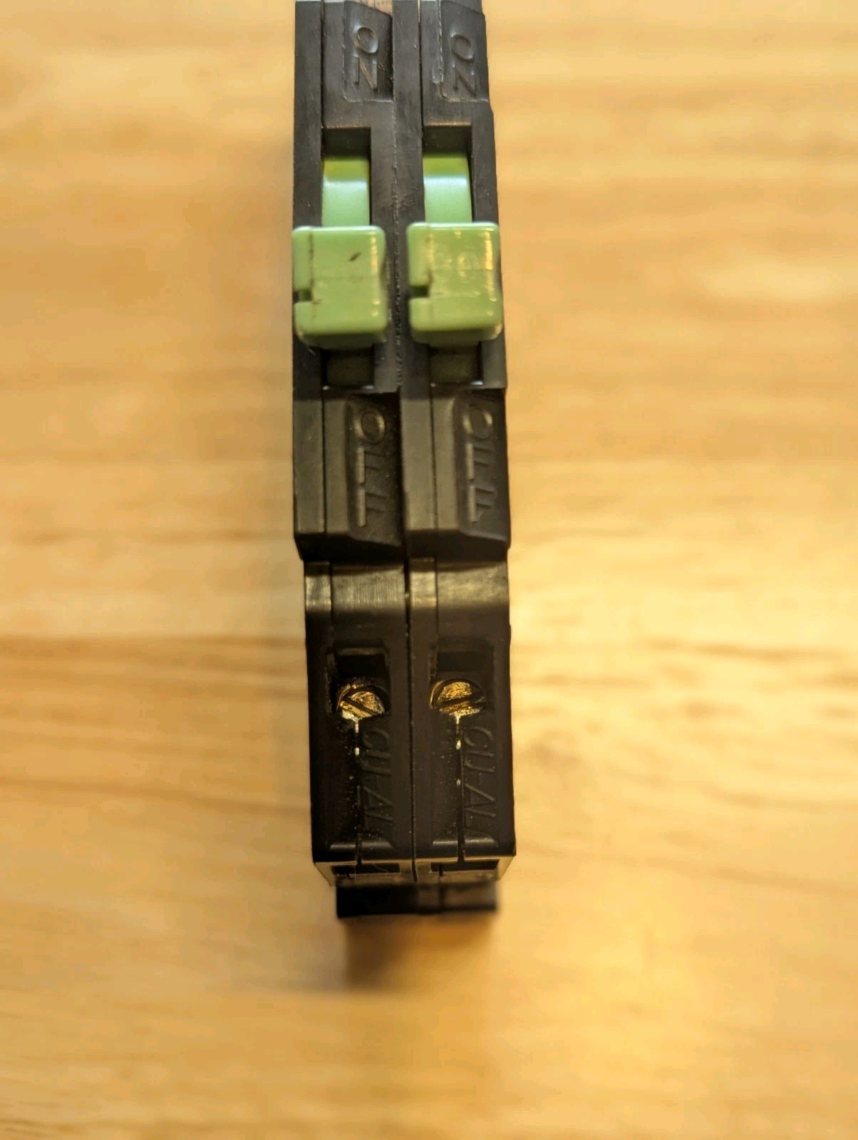 R3830 Zinsco 30 Amp 120 Volt 30/30 Tandem Circuit Breaker. 2-30 Amp 120V Circuit