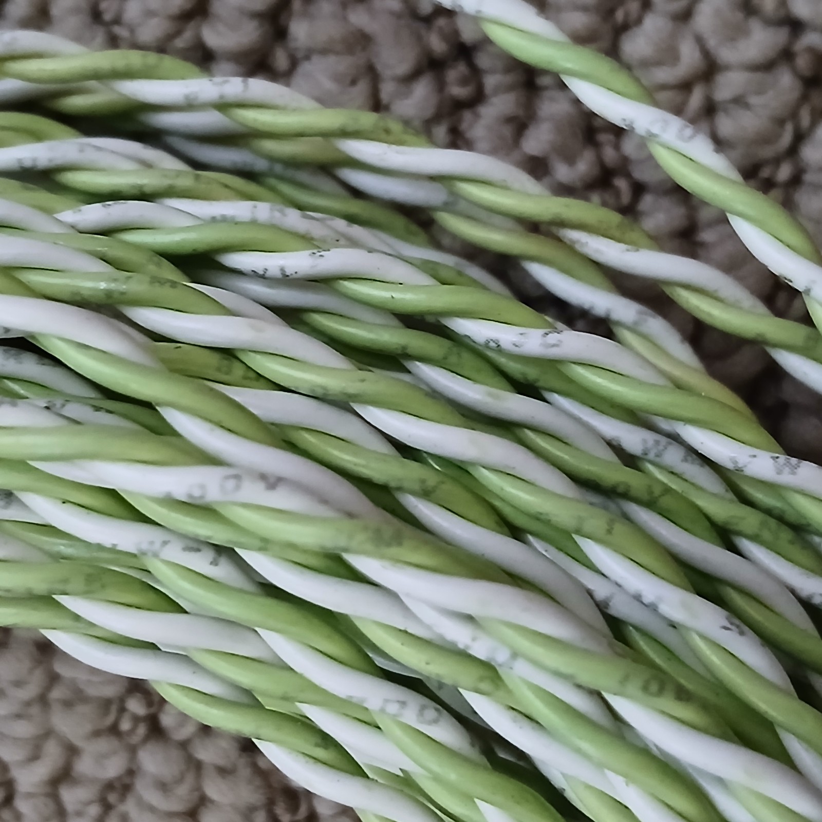 18 AWG UL1061 300V Hook-up Wire Green & White Twisted Pair ~ONE 100 foot hank