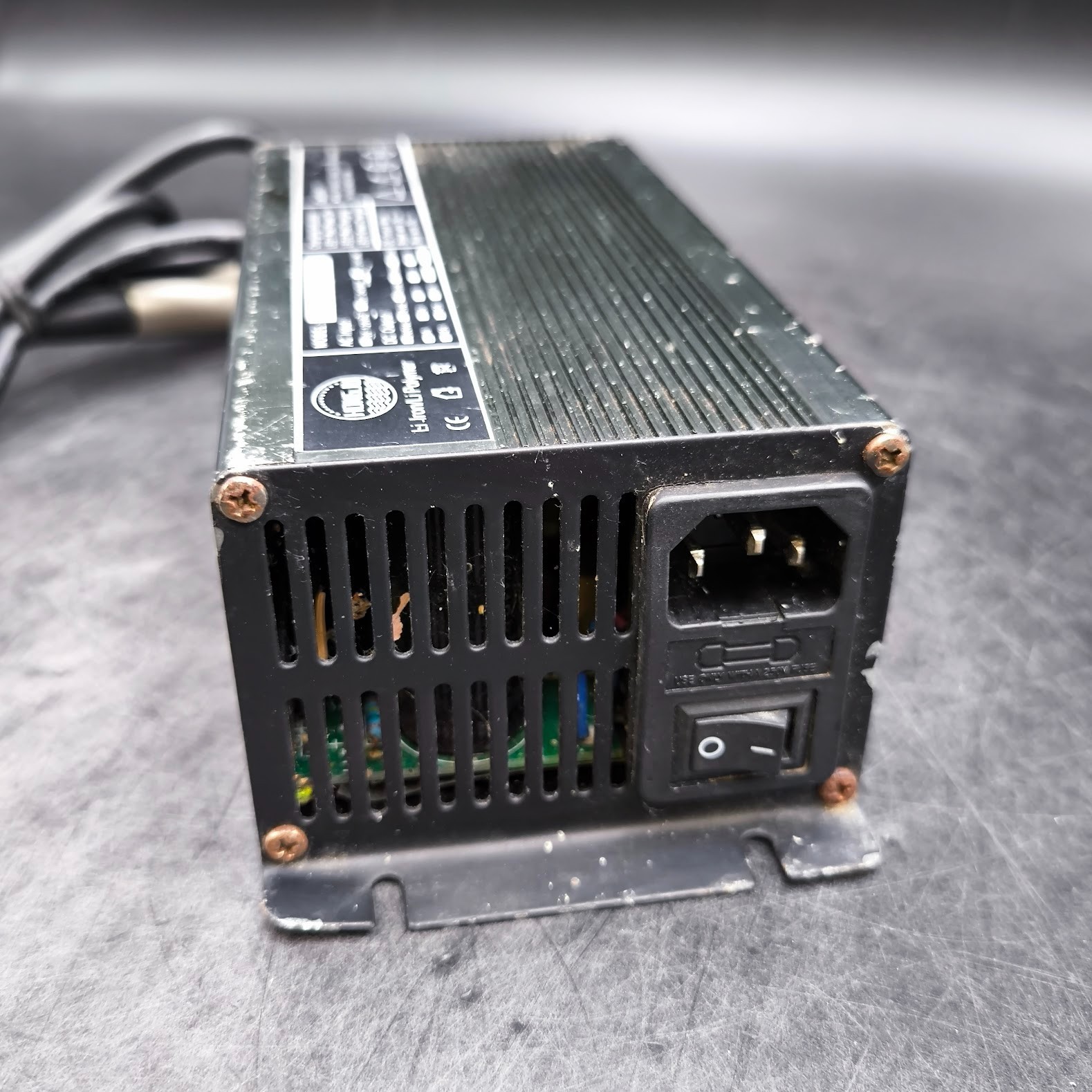 Hong Ju Li-ion/Li-Polymer Smart Charger 29.5V 10A Used Working