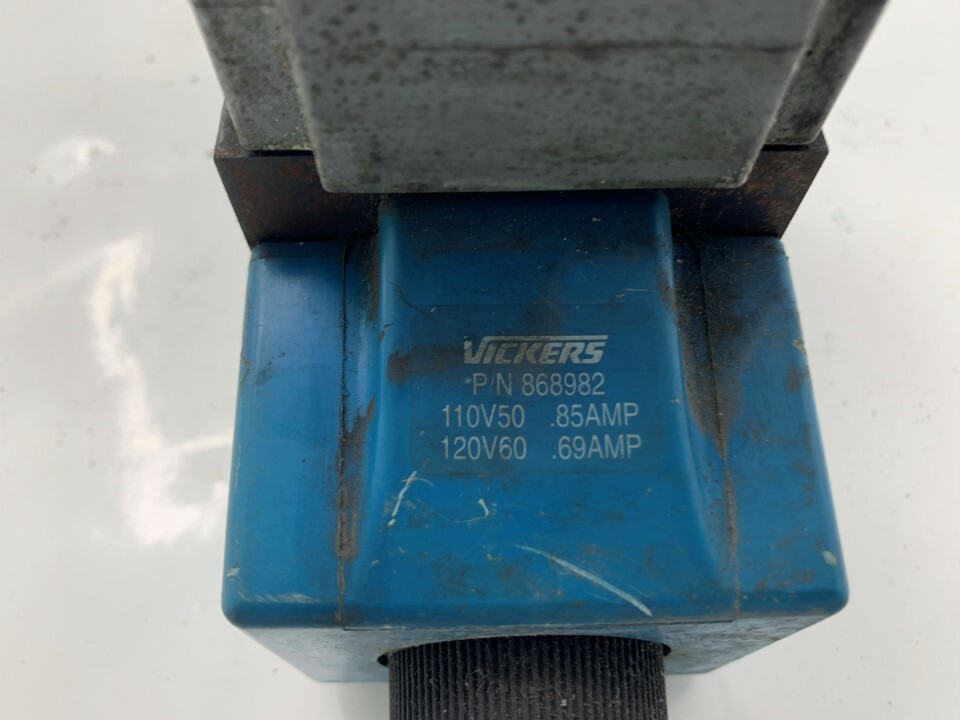 Vickers 02-119590 DG44LW 016C B 60 w/ 868982 110v/50hz .85amp 120v/60hz .69amp