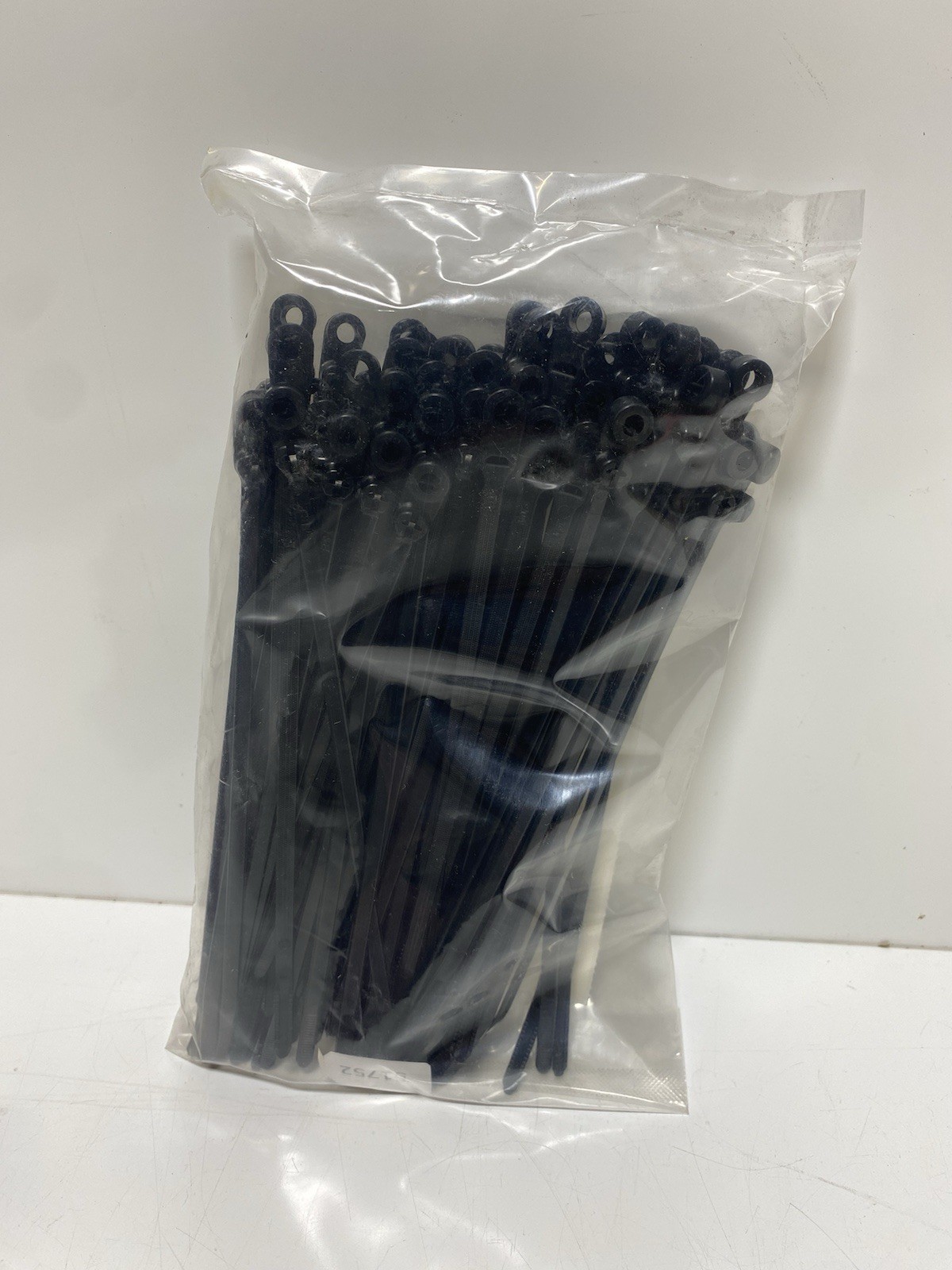 Thomas & Betts TY535MX 8″ 50lb UV Black with #10 Mounting Hole 100/Bag