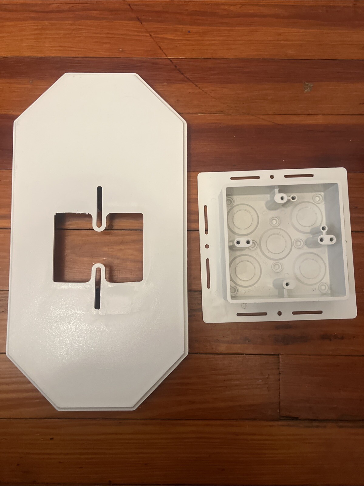 Box Of 10 Arlington 8091FDBL Plastic Wall/Vertical Mount All Siding Box Kit NIB