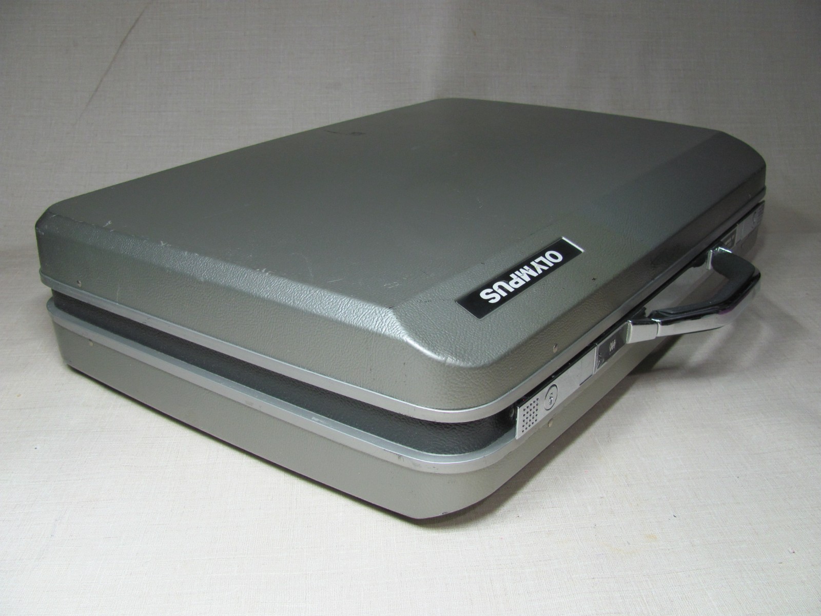 OLYMPUS HARD CARRYING CASE ONLY FOR OLYMPUS BF-1T10 GOOD CONDITION