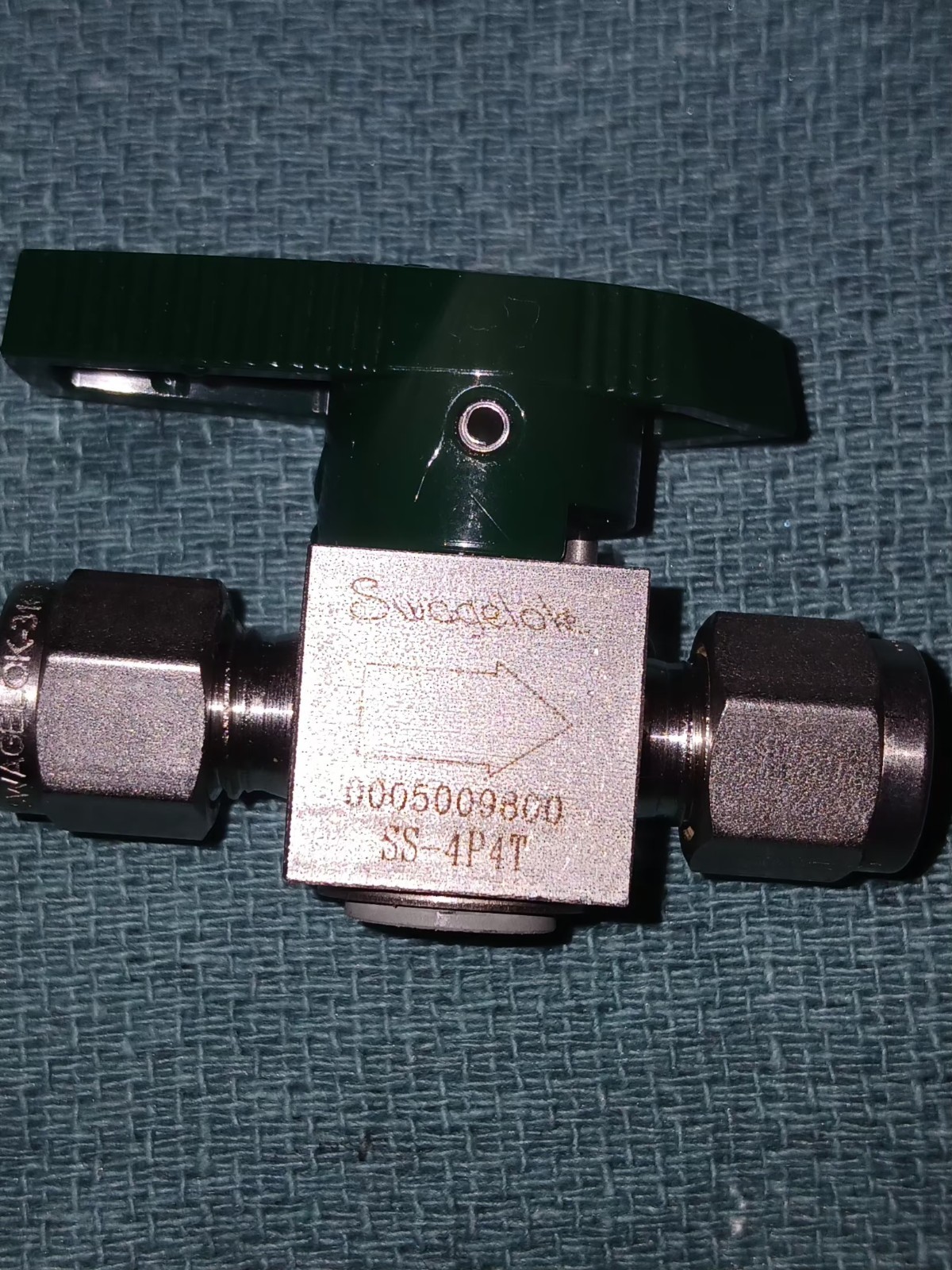 (2) New SWAGELOK Stainless Valves SS-42GS4 SS-4P4T