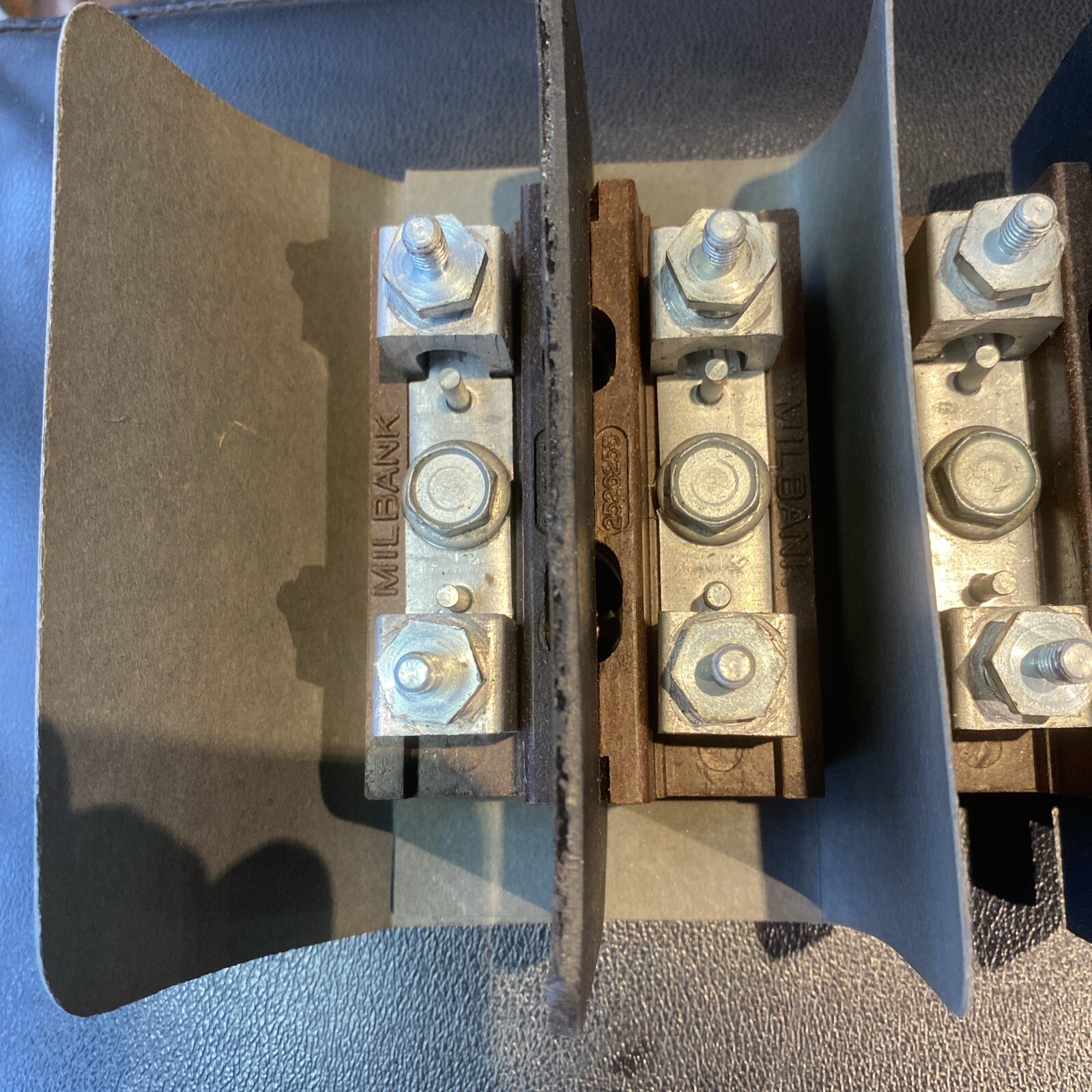 MILBANK TEST BLOCK 100 AMP ONLY ONE PS.