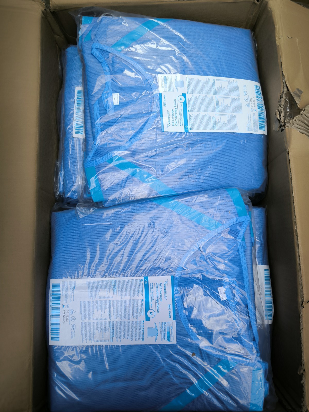 Cardinal Health™ Full Coverage Chemotherapy Gown, Medium, 9200M, Case of 100
